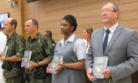 Policiais ambientais são homenageados na Câmara por serviços à sociedade