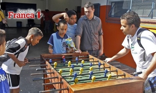 Se torne um voluntário do Programa Escola da Família
na região de Franca