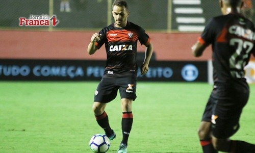 Fora dos planos do Vitória, lateral francano Lucas deve ser devolvido ao Palmeiras