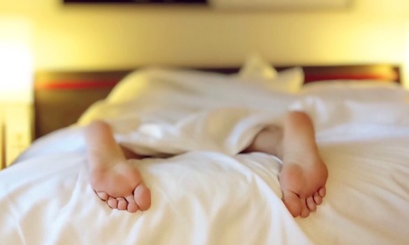 Dormir pouco afeta genes, metabolismo e reduz expectativa de vida
