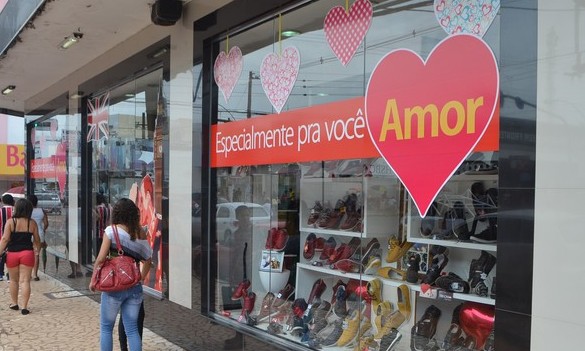 Dia dos Namorados deve injetar R$ 15 milhões no comércio varejista