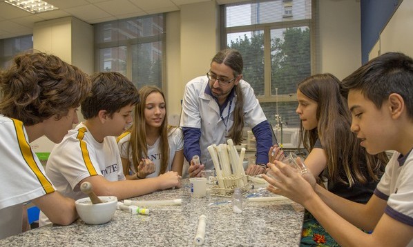 Estudantes brasileiros apresentam projeto para uso de cimento à Nasa
