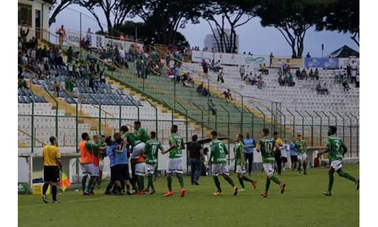 Francana goleia Saocarlense no Lanchão e leva torcida esmeraldina ao delírio