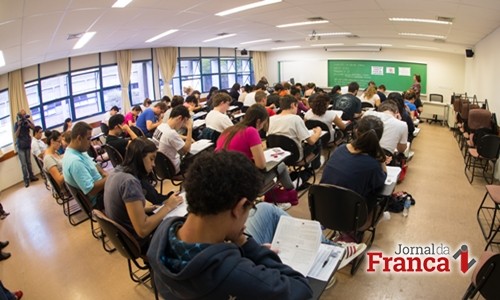 Neste domingo, (10) Fuvest aplica prova de transferência para USP