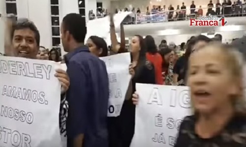 Assista ao vídeo: fiéis expulsam pastor de igreja Assembleia de Deus