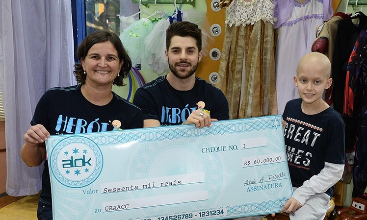 DJ Alok faz visita e doa R$ 100 mil para GRAAC e ao Hospital Pequeno Príncipe