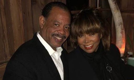 Filho mais velho da cantora Tina Turner é encontrado morto com tiro na cabeça