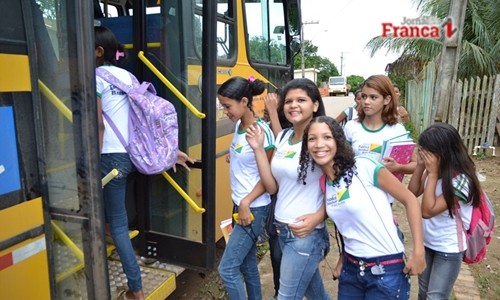 Prefeitura investiga empresa por irregularidade no transporte de alunos