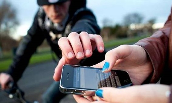 Anatel deve mudar regras para impedir cobranças após roubo de celular