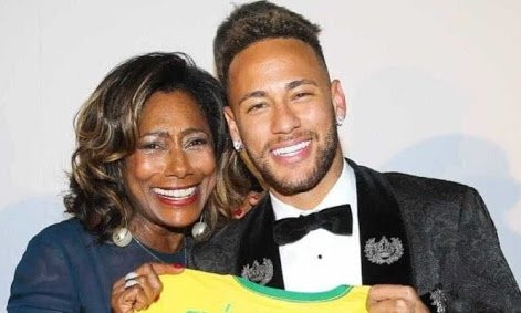 Em leilão de Neymar, jornalista Glória Maria compra encontro com Silvio Santos