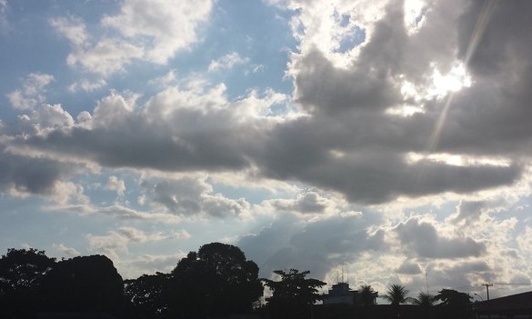 Domingo, 29 de julho, mesmo com sol, céu pode ter acúmulo de nuvens