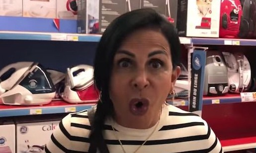Cantora Gretchen leva bronca ao gravar vídeo no mercado: ‘Passei vergonha’