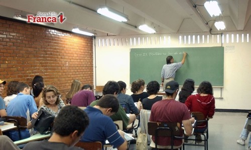 Brasil tem dificuldade de atrair jovens para a carreira de professor