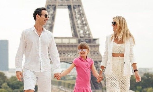 Ticiane Pinheiro e Cesár Tralli comemoram aniversário de 9 anos de Rafinha em Paris