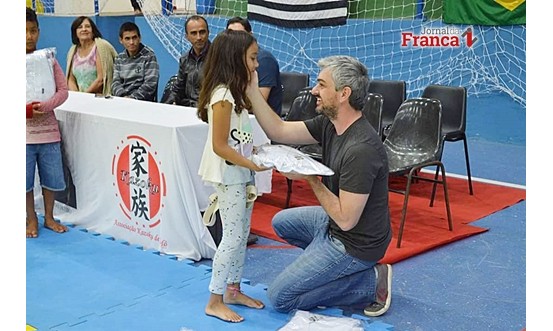 Pedregulho faz graduação e troca faixas para alunos da Escola Municipal de Judô