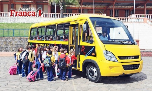 Estado começa a pagar custeio do transporte escolar às cidades mineiras