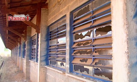 Escola que já gastou  R$ 1,3 milhão  está abandonada há 8 anos em Restinga
