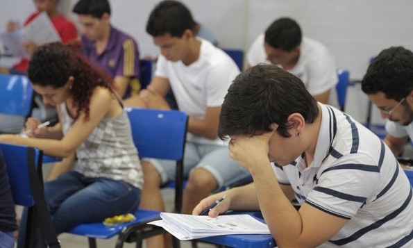 Estudantes têm até sexta-feira para complementar as inscrições para o FIES