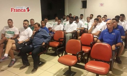 Com dois do Franca, Sub 21 de Basquete Masculino se apresenta no Litoral