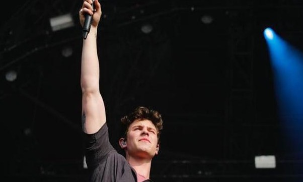 Fãs confundem a data e aparecem um ano antes para show de Shawn Mendes