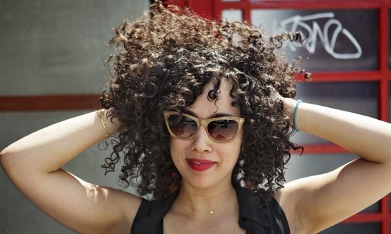 Adeus à chapinha: cresce número de mulheres abandonando os fios lisos