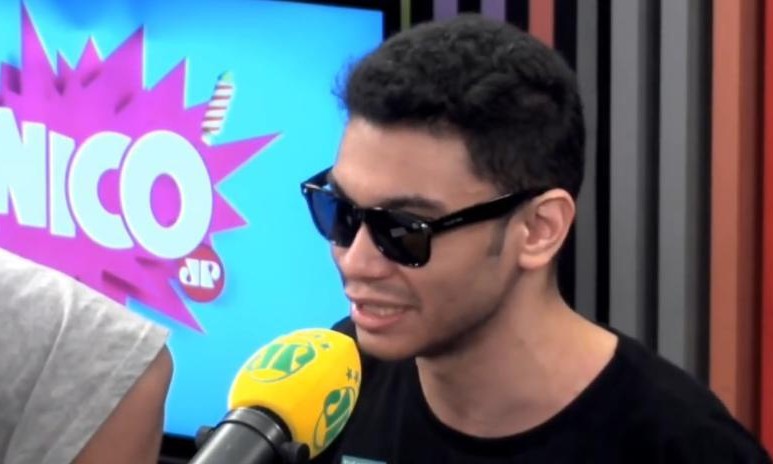 Humorista do “Pânico”, Igor Guimarães, revela ao vivo que é homossexual