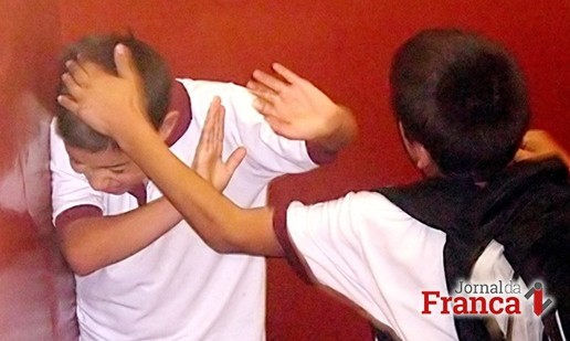 Airton Sandoval mostra preocupação com aumento da violência nas escolas