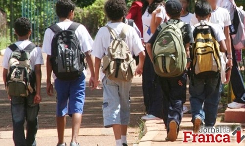 Escolas serão obrigadas a notificar Conselho Tutelar sobre falta de alunos