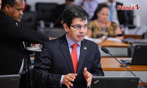 Projeto revoga a reforma trabalhista e acaba apenas com o imposto sindical