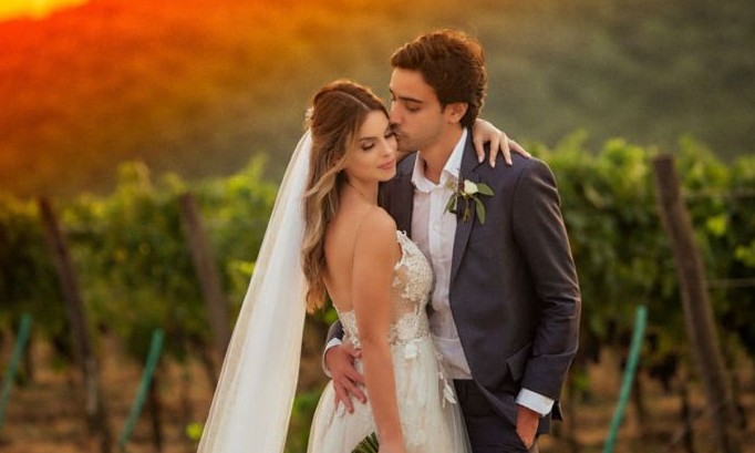 Atriz Sthefany Brito usa vestido de noiva minimalista em cerimônia íntima na Itália