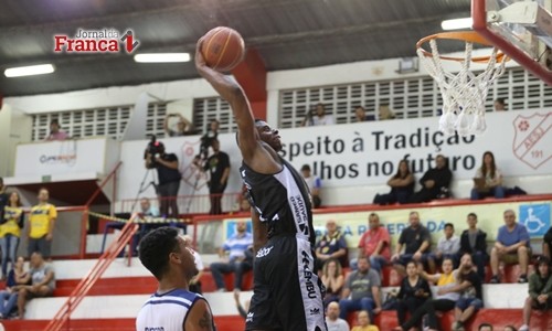 Pinheiros vence derby, se iguala ao líder Bauru e vem a Franca neste sábado (25)