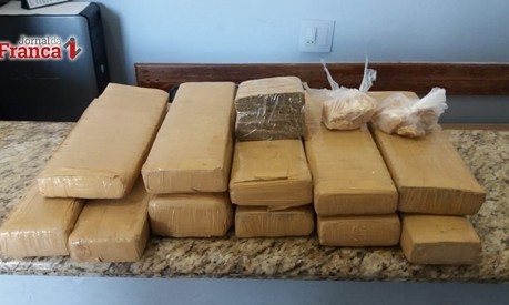 PM apreende 13 Kg de maconha e 400 gramas de crack em Pratápolis,