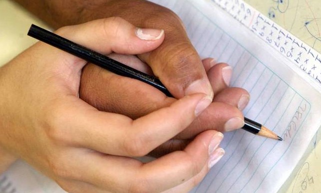 Três em cada dez pessoas são analfabetas funcionais no Brasil, diz estudo