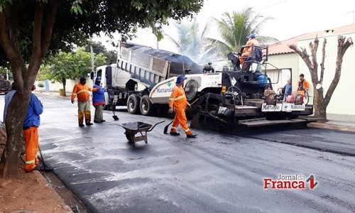 Rifaina retoma obras de recape para manter cidade turística 100% asfaltada