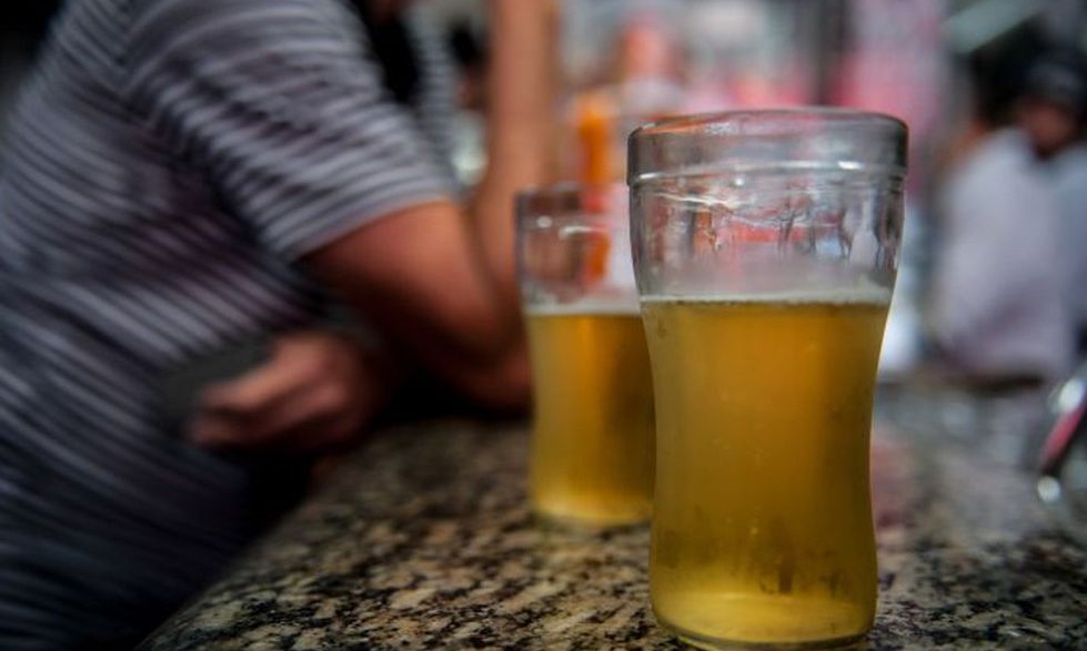 Estudo mostra ligação entre álcool e suicídio na faixa de 25 a 44 anos