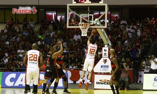 Caixa fecha patrocínio de R$ 1,5 milhão ao basquete do Universo/Brasília