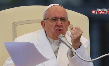 Papa Francisco aceita renúncia de padre que é réu por desvio de dízimos