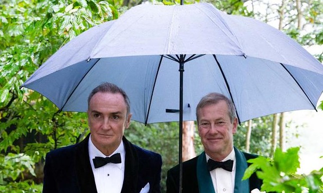 Celebrado em grande estilo primeiro casamento gay da família real britânica