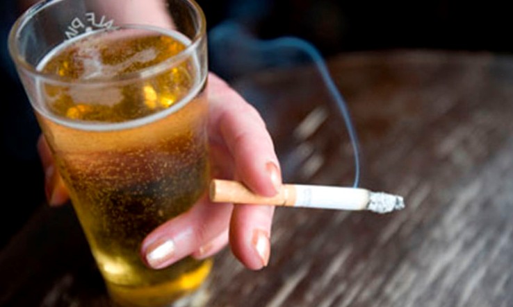 Nicotina pode levar ao vício em álcool, aponta pesquisa americana