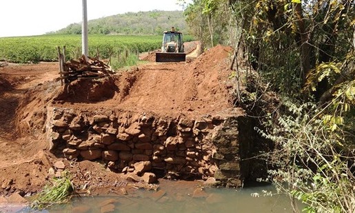 Prefeitura de Cristais Paulista inicia reforma de ponte da vicinal CRP-387