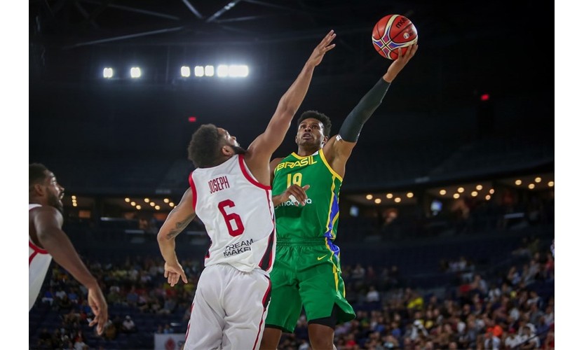 Com dois atletas de Franca no elenco, Brasil perde para a forte equipe do Canadá