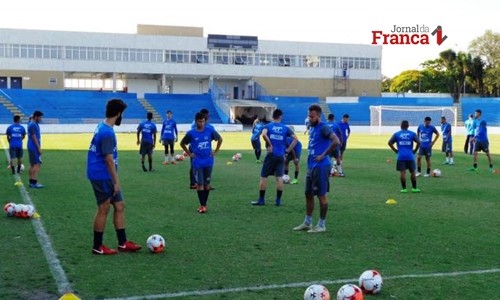 De olho na classificação torcida do São José traz caravana para Franca
