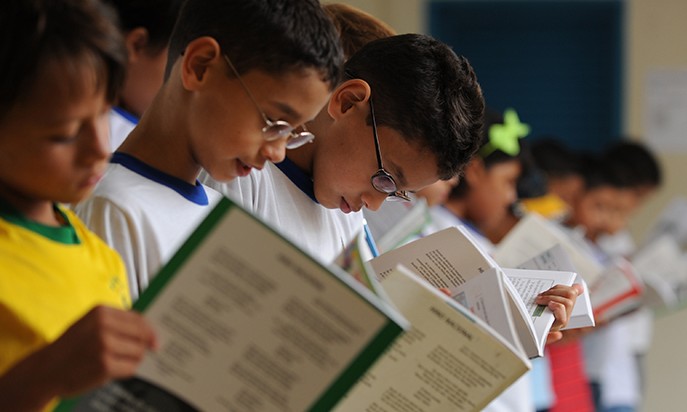 Alunos da rede pública receberão livros literários a partir do ano que vem