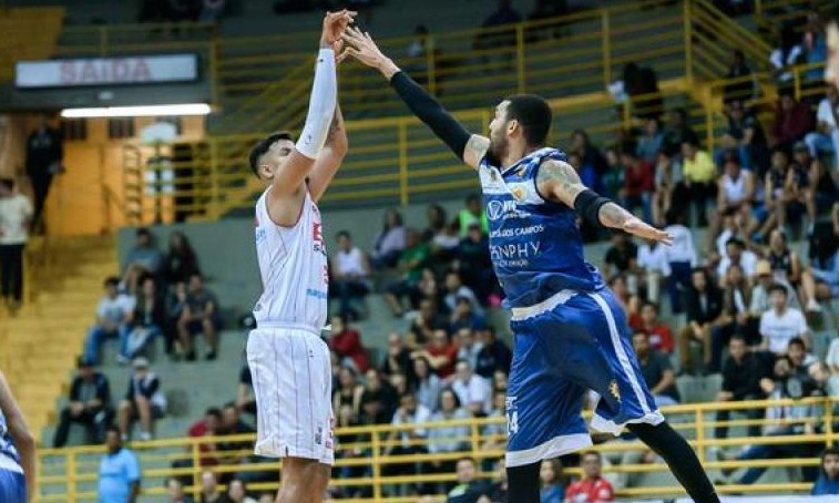 Bauru derrota Franca e empata série; confronto decisivo será no sábado