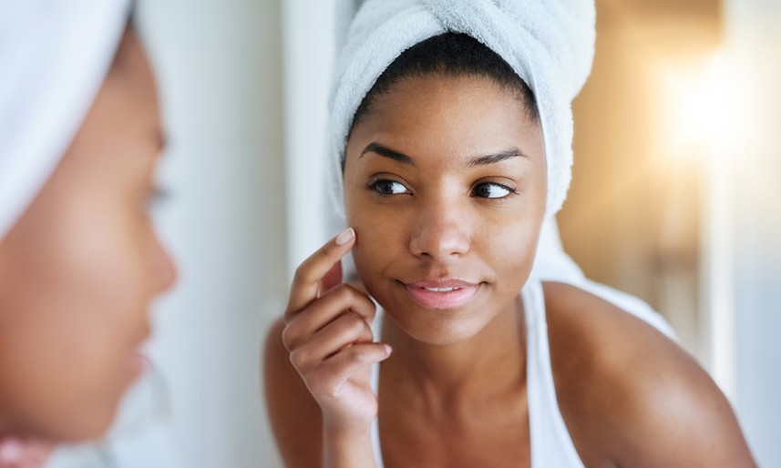 Como melhorar a absorção dos cosméticos pela pele nos cuidados diários