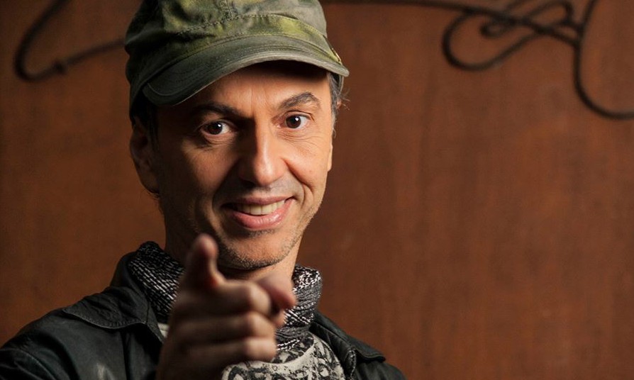 Zeca Baleiro faz show com Diego Figueiredo na Feira do Livro neste sábado, 29