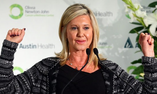 Atriz e cantora Olivia Newton-John é diagnosticada com câncer pela terceira vez