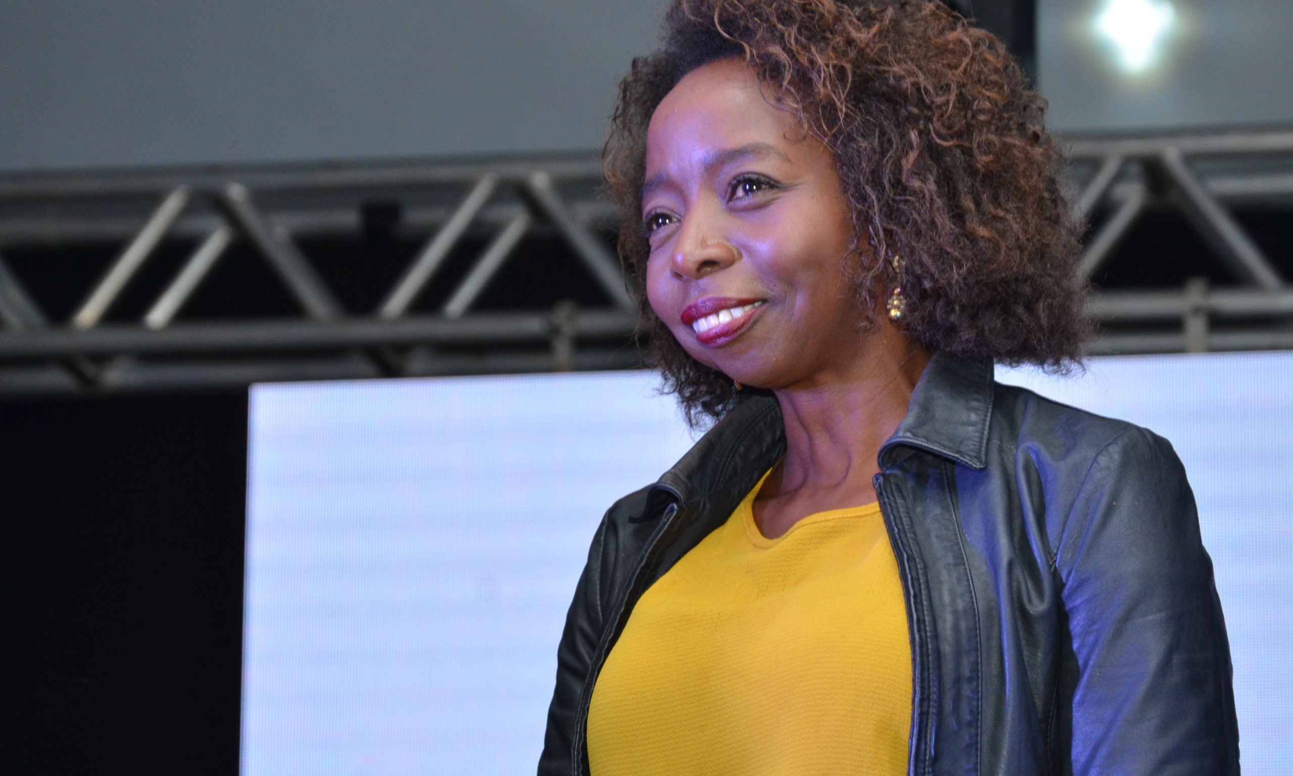 Feira do livro termina domingo, 30, com cientista francana Joana Félix