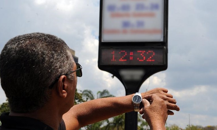 MEC pede alteração do início do horário de verão por conta do Enem