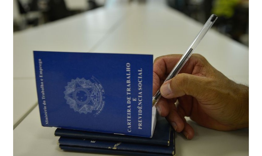 IBGE aponta que Brasil tem 12,7 milhões de pessoas fora do mercado de trabalho